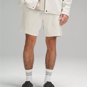 Lululemon ABC Classic-Fit Short 7"
WovenAir Size 30 color Bone